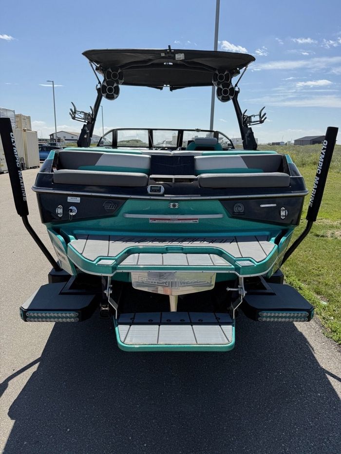 2021 Malibu Wakesetter 22LSV Photo 4 of 11