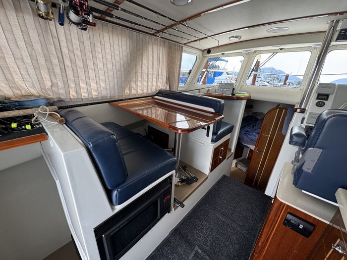 2014 Ocean Sport 33 Roamer Photo 9 of 20