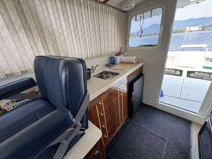 2014 Ocean Sport 33 Roamer Photo 18 of 20