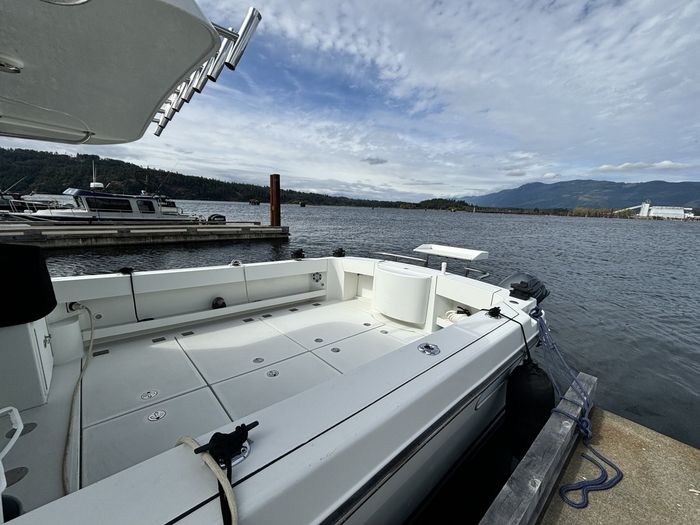 2014 Ocean Sport 33 Roamer Photo 3 of 20