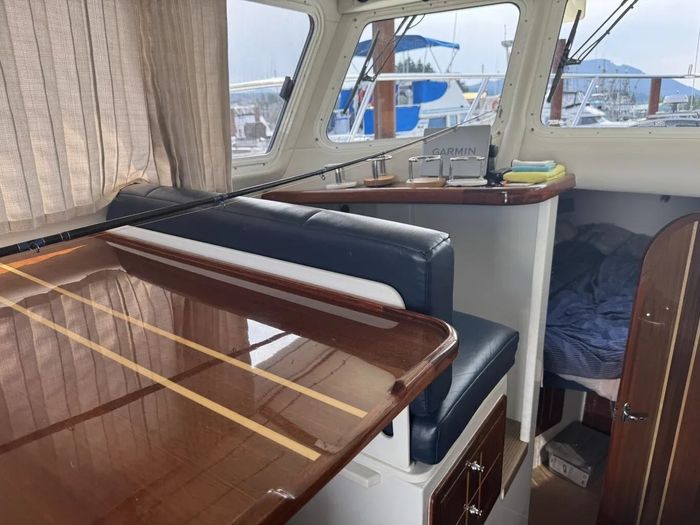 2014 Ocean Sport 33 Roamer Photo 11 of 20