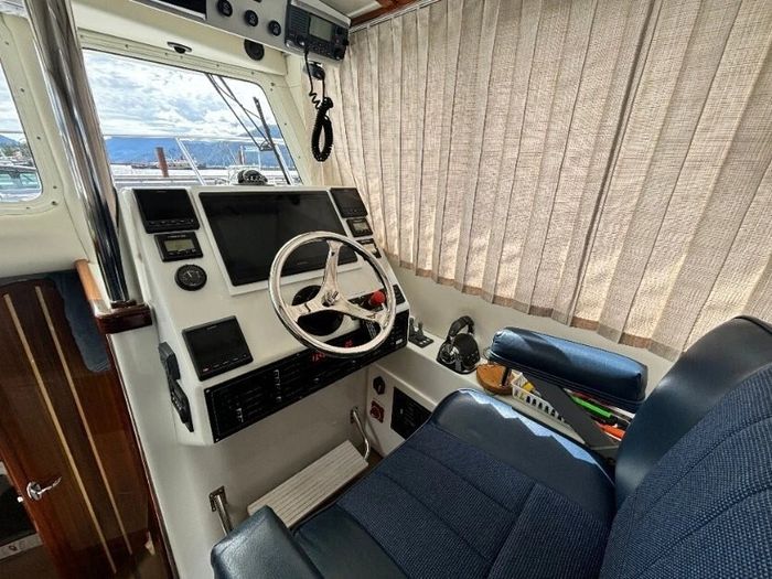 2014 Ocean Sport 33 Roamer Photo 15 of 20