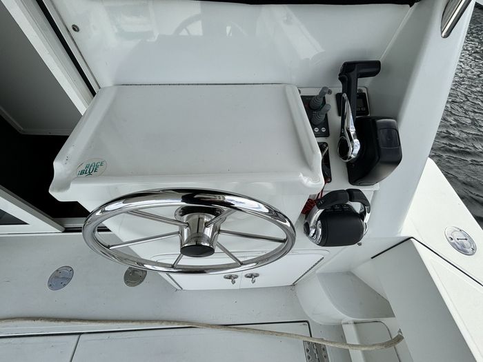 2014 Ocean Sport 33 Roamer Photo 4 of 20