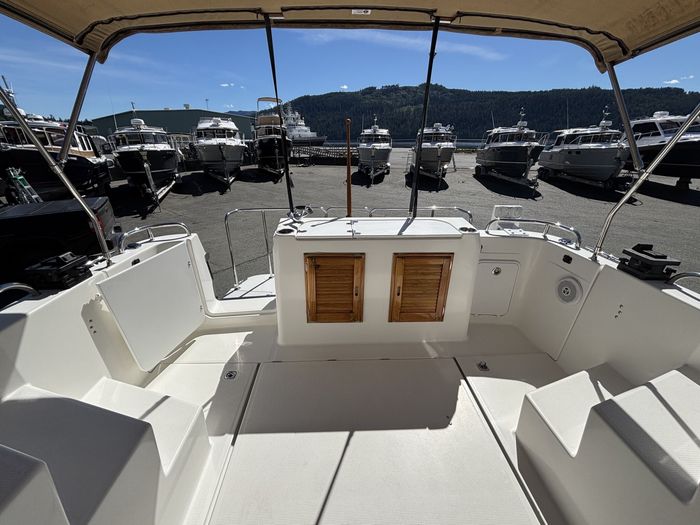 2011 Ranger Tugs R-29 Photo 9 of 23