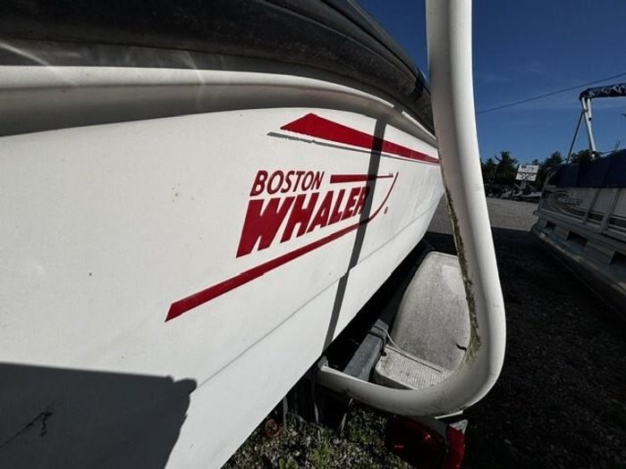 2002 Boston Whaler Ventura 160 Photo 2 of 18