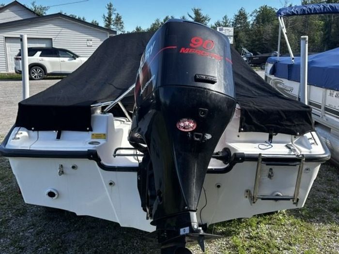 2002 Boston Whaler Ventura 160 Photo 14 of 18