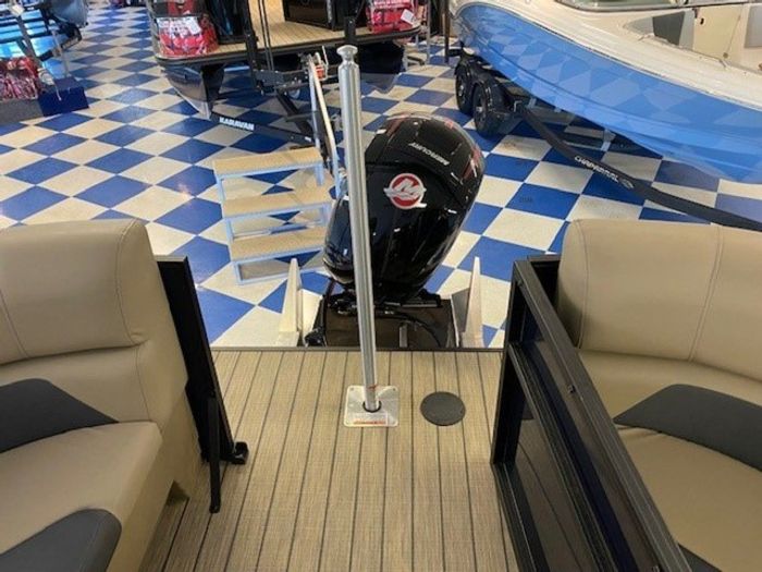 2022 Legend E-Series 23 Lounge Photo 13 of 16