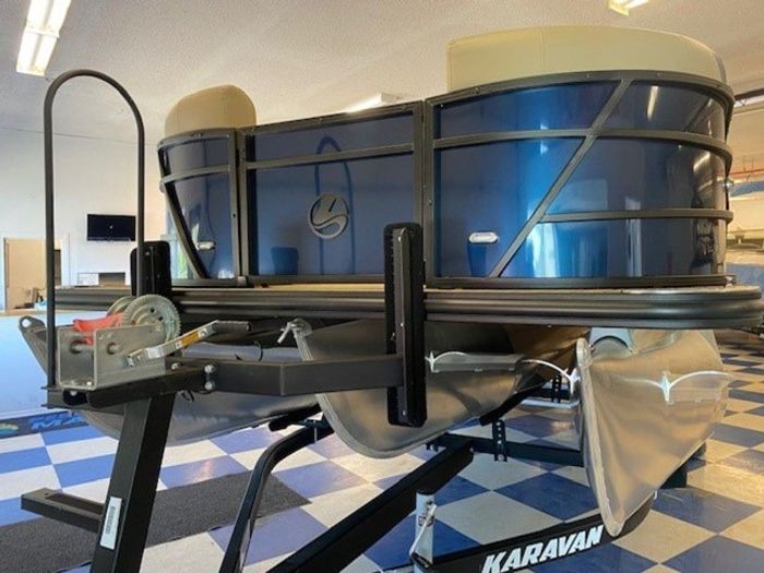 2022 Legend E-Series 23 Lounge Photo 7 of 16