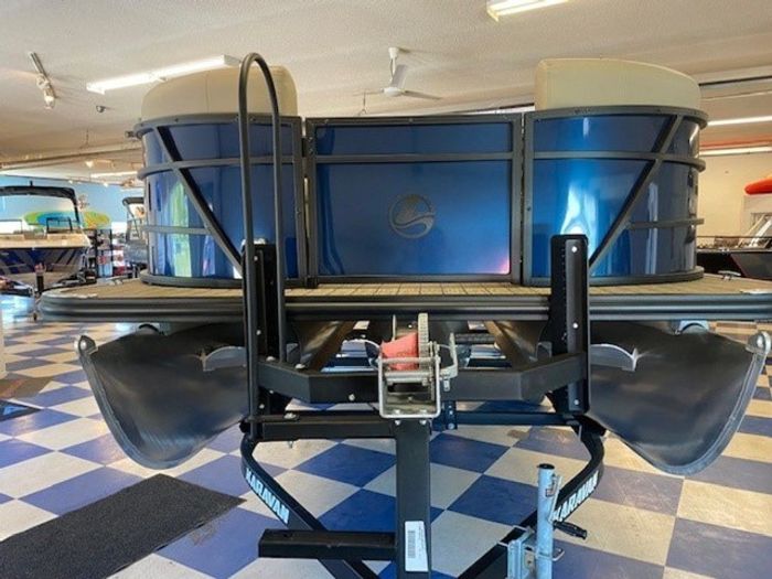 2022 Legend E-Series 23 Lounge Photo 8 of 16