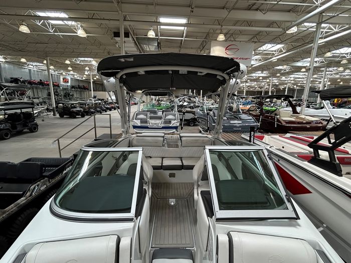 2022 Crownline 220 SS Surf Photo 15 of 17