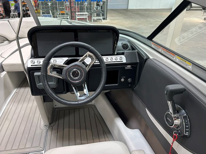 2022 Crownline 220 SS Surf Photo 12 of 17