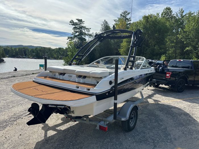 2012 Bayliner Flight series 185 bowrider Photo 3 of 10
