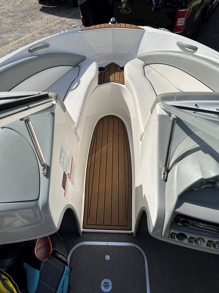 2012 Bayliner Flight series 185 bowrider Photo 6 of 10