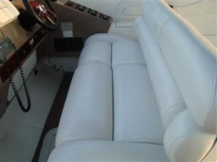 2003 Regal 3260 Commadore Photo 19 of 50