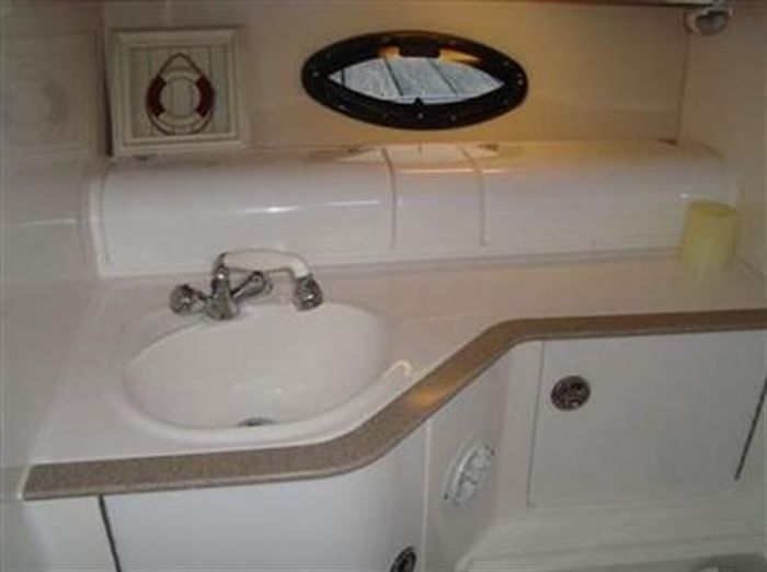 2003 Regal 3260 Commadore Photo 45 of 50