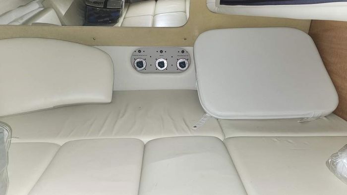2003 Regal 3260 Commadore Photo 40 of 50