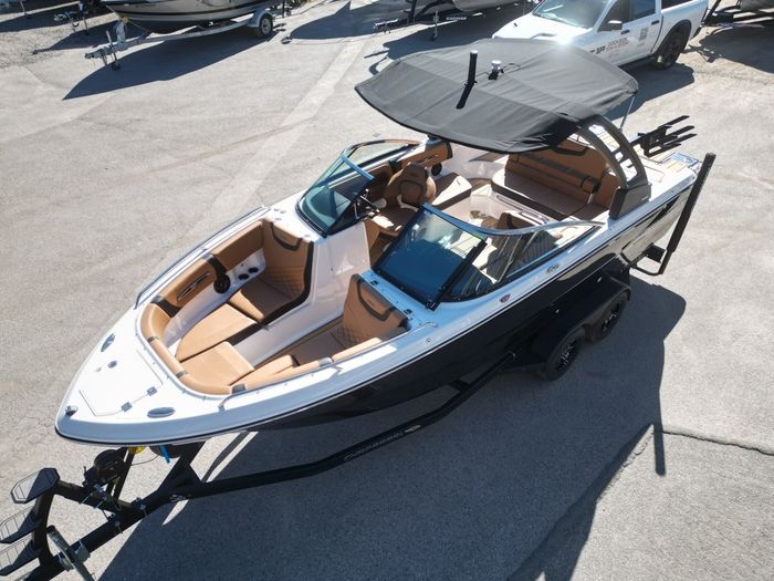 2023 Chaparral 247 SSX Photo 6 sur 46