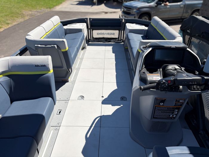 2025 Sea-Doo Switch Cruise 21' 230hp Photo 10 of 16