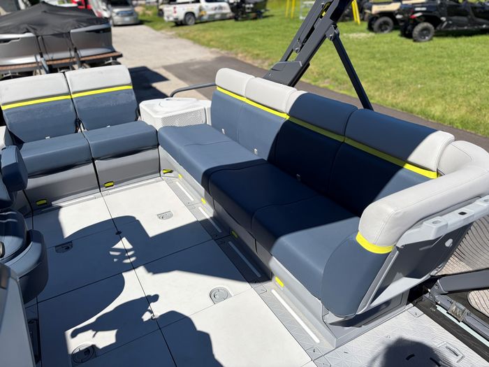 2025 Sea-Doo Switch Cruise 21' 230hp Photo 15 of 16