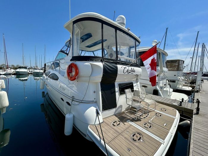 2005 Cruisers Yachts Motor Yacht 455 Photo 8 of 47