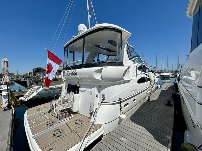 2005 Cruisers Yachts Motor Yacht 455 Photo 9 of 47