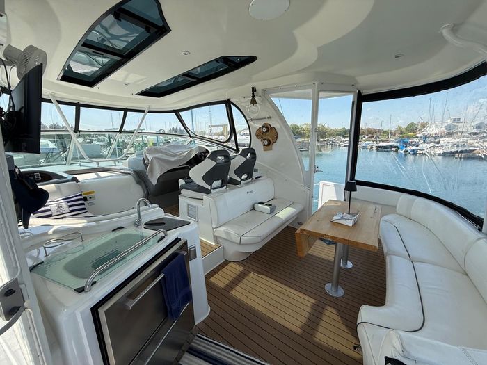 2005 Cruisers Yachts Motor Yacht 455 Photo 11 of 47