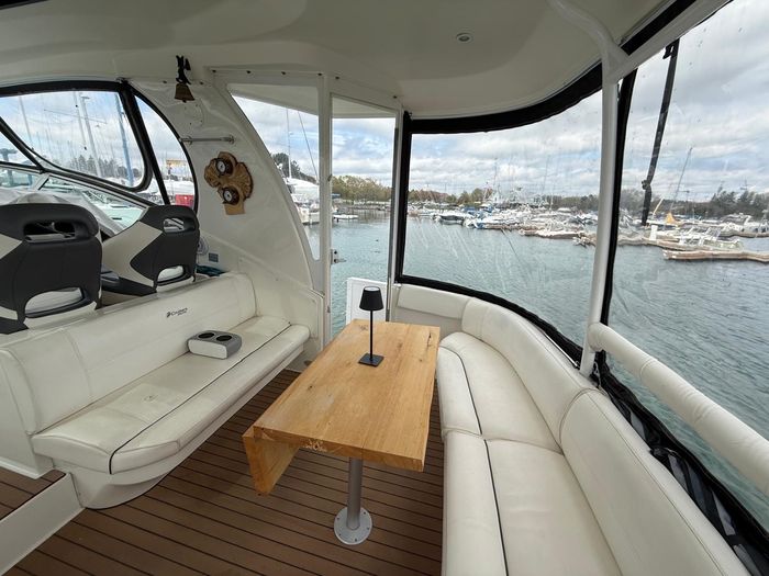 2005 Cruisers Yachts Motor Yacht 455 Photo 13 of 47