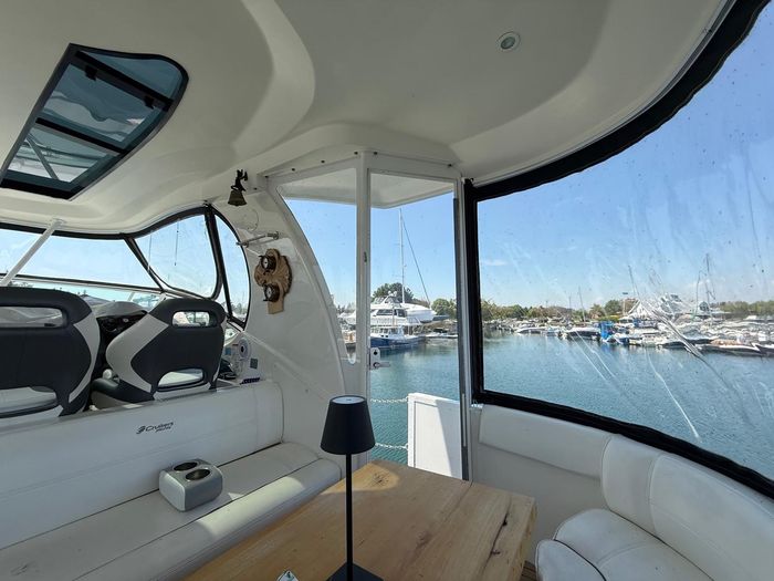 2005 Cruisers Yachts Motor Yacht 455 Photo 14 of 47