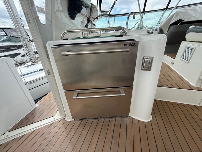 2005 Cruisers Yachts Motor Yacht 455 Photo 19 of 47