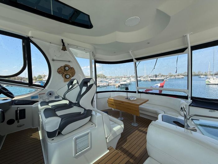 2005 Cruisers Yachts Motor Yacht 455 Photo 20 of 47