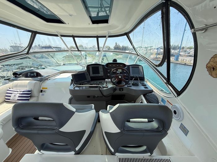 2005 Cruisers Yachts Motor Yacht 455 Photo 23 of 47