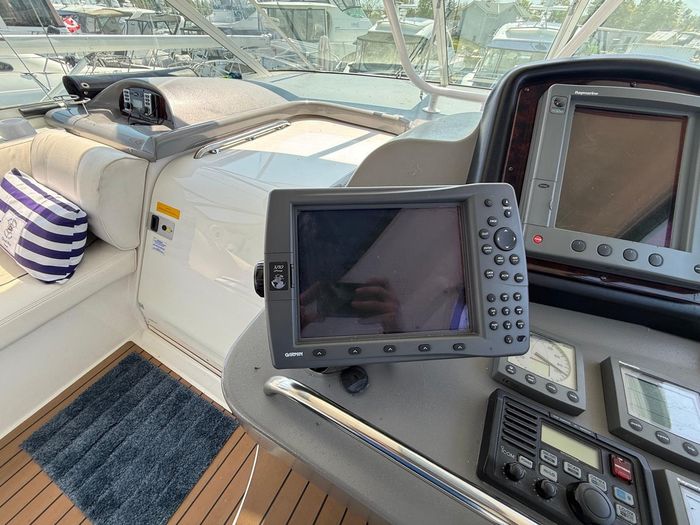 2005 Cruisers Yachts Motor Yacht 455 Photo 28 of 47