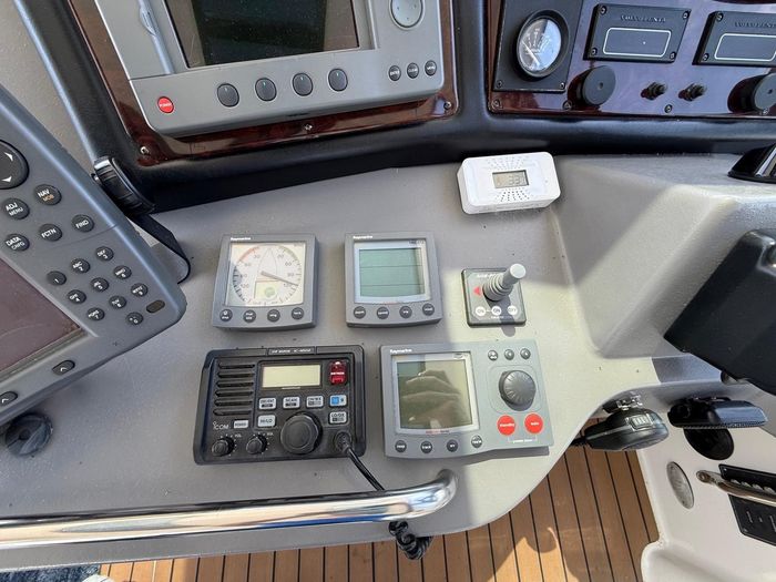 2005 Cruisers Yachts Motor Yacht 455 Photo 29 of 47