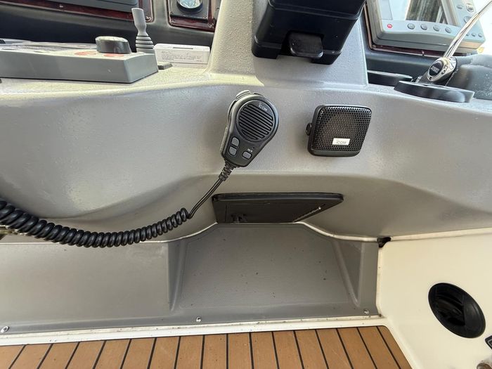 2005 Cruisers Yachts Motor Yacht 455 Photo 35 of 47