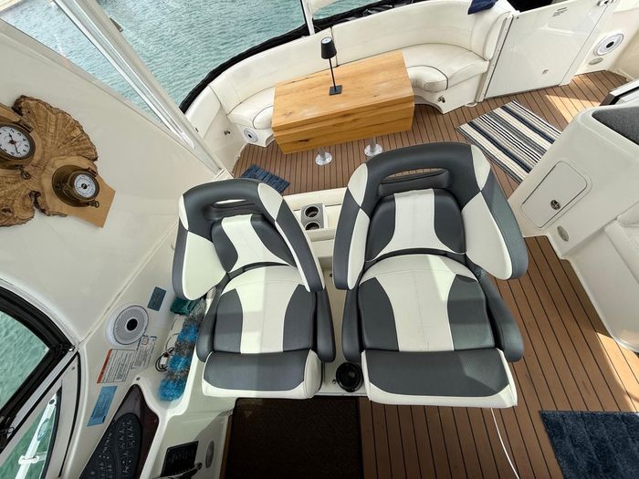 2005 Cruisers Yachts Motor Yacht 455 Photo 37 of 47