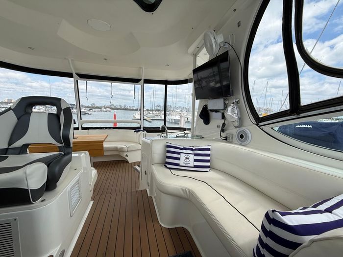 2005 Cruisers Yachts Motor Yacht 455 Photo 39 of 47