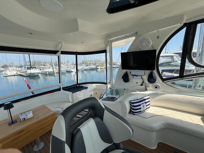 2005 Cruisers Yachts Motor Yacht 455 Photo 43 of 47