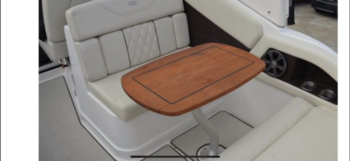 2021 Regal 28 Express Photo 8 of 20