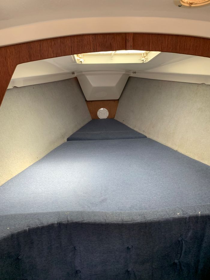 1987 Hunter 28.5 Photo 7 of 25