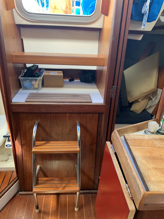 1987 Hunter 28.5 Photo 8 of 25