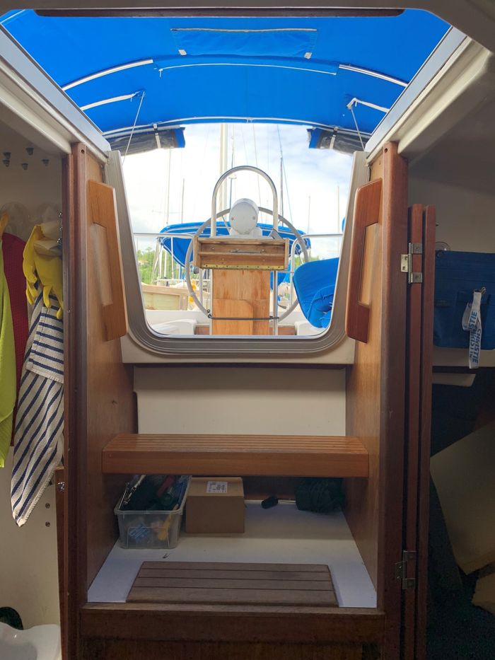 1987 Hunter 28.5 Photo 9 of 25
