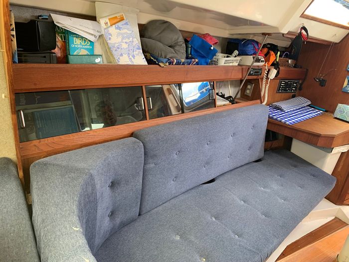 1987 Hunter 28.5 Photo 10 of 25