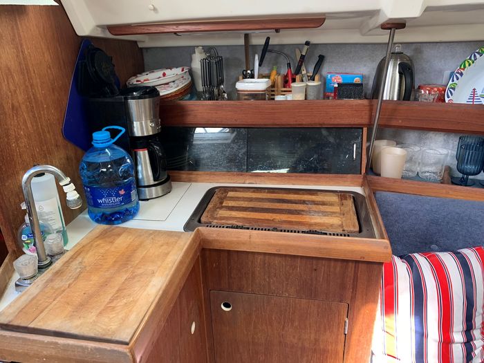 1987 Hunter 28.5 Photo 11 of 25