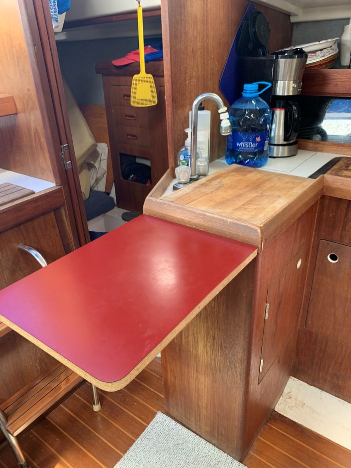 1987 Hunter 28.5 Photo 17 of 25