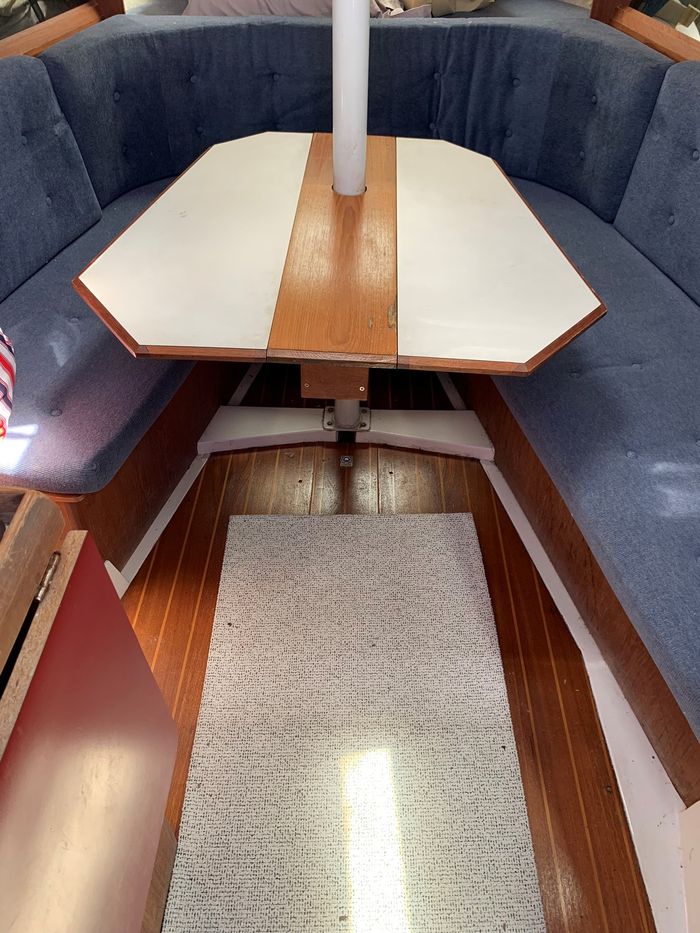 1987 Hunter 28.5 Photo 18 of 25