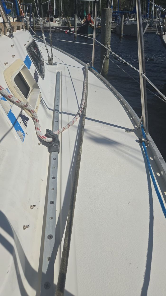 1987 Hunter 28.5 Photo 20 of 25