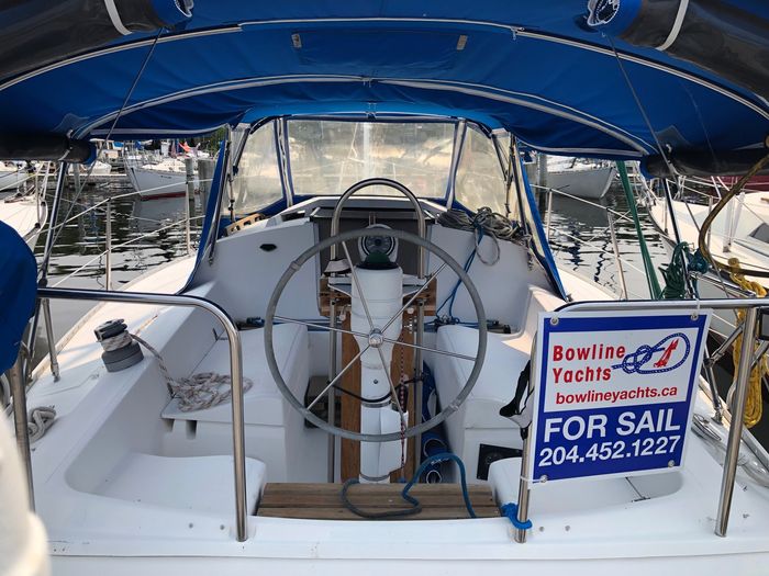 1987 Hunter 28.5 Photo 25 of 25