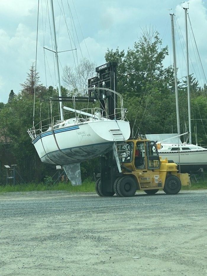 1987 Hunter 28.5 Photo 22 of 25