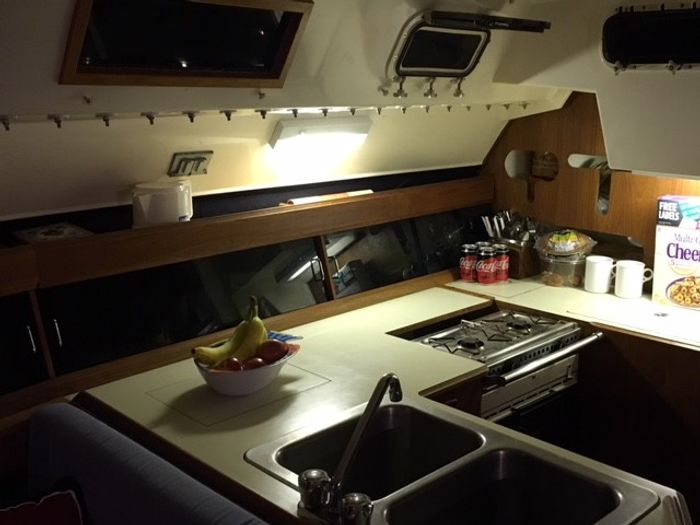 1984 Hunter 33.5 Photo 6 sur 29
