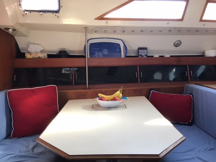 1984 Hunter 33.5 Photo 15 sur 29